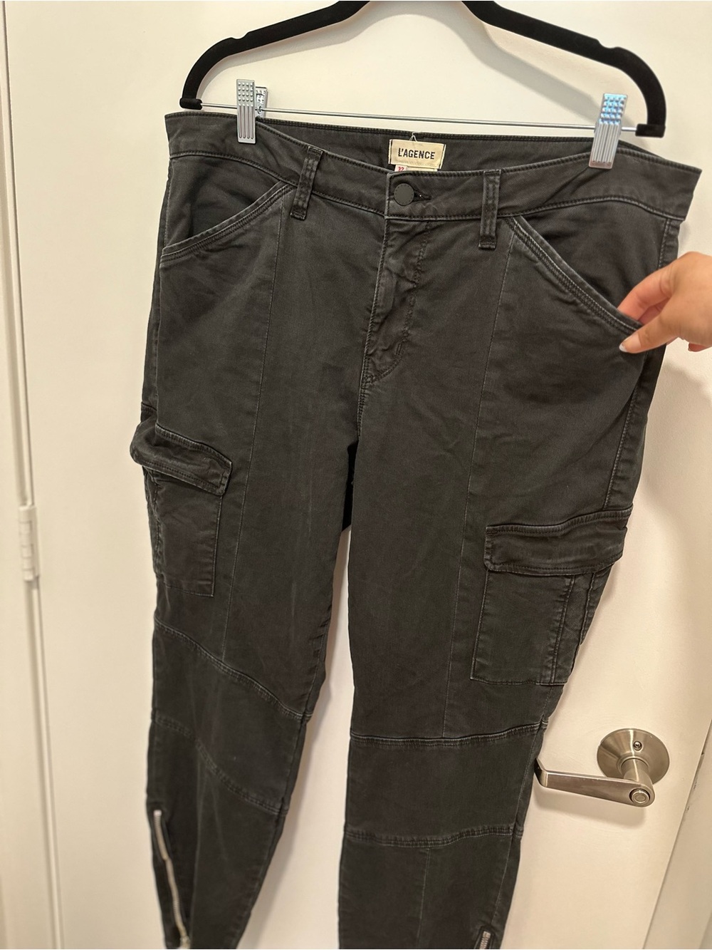 GUC L'AGENCE Montgomery Skinny Cargo Pants Ankle Zip Charcoal Black 32 $245 MSRP - Picture 3 of 6